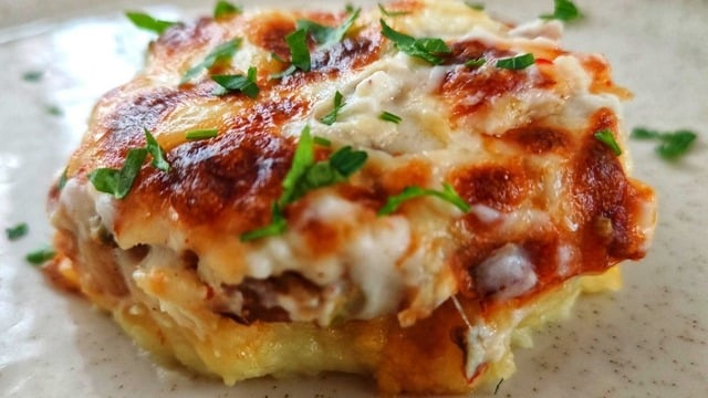 Mis Gibi: Fırında Beşamel Soslu Tavuklu Püre