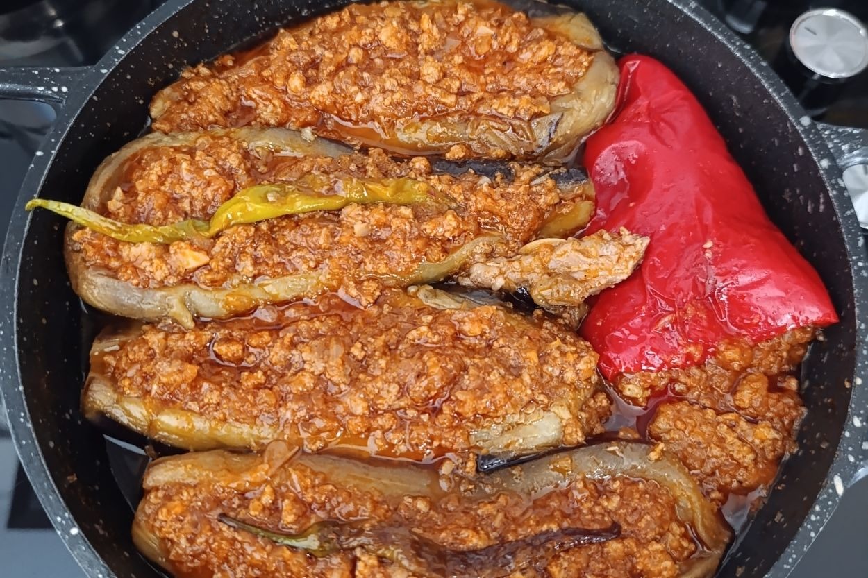 Eliz'in Tarifi: Tencerede Domatesli Karnıyarık