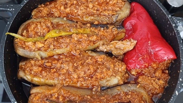 Eliz'in Tarifi: Tencerede Domatesli Karnıyarık