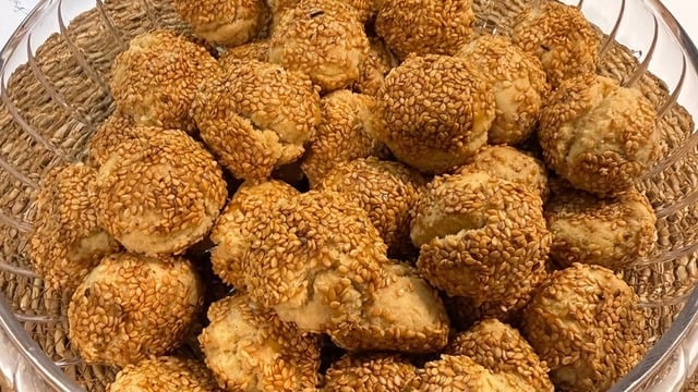 Kıyır Kıyır: Tam Ölçülü Susamlı Kurabiye