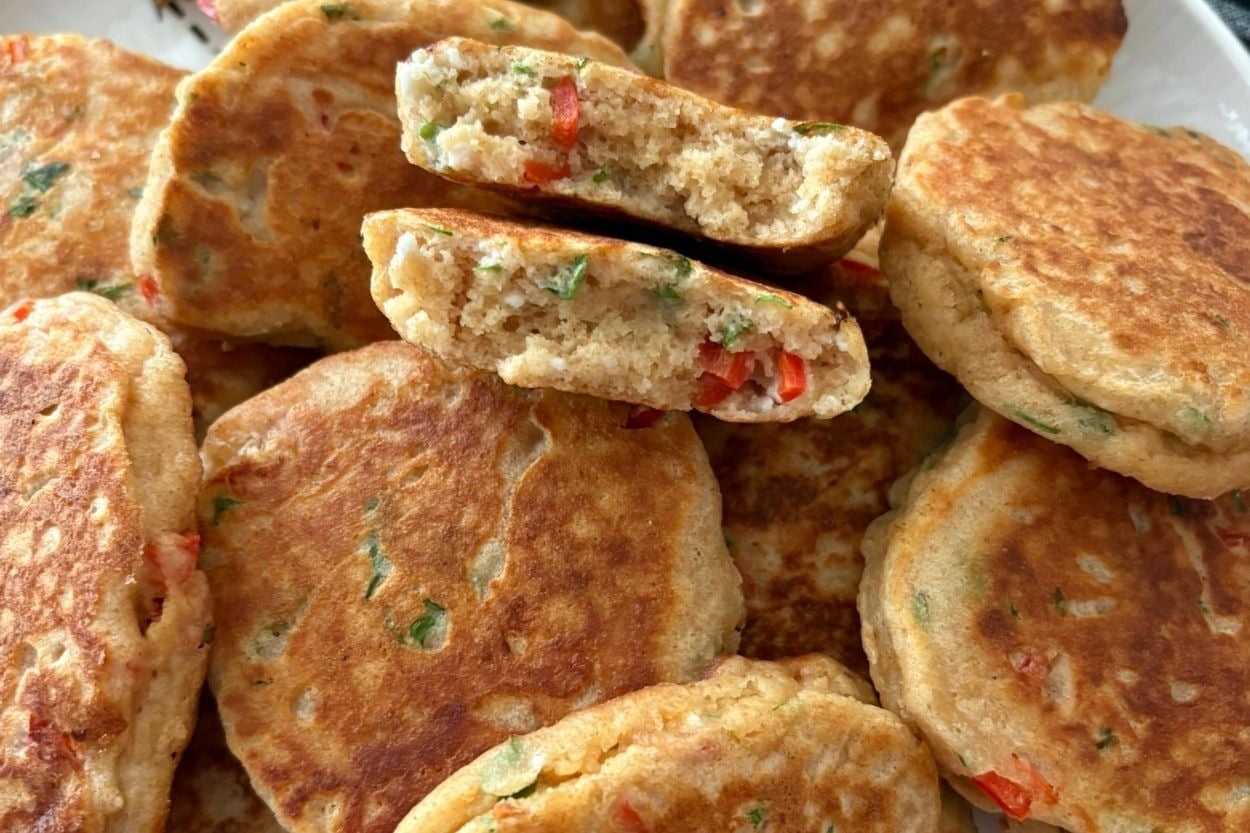 Enfes Kahvaltılık: Peynirli Maydanozlu Kaşık Dökmesi