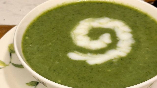 Tam Kıvamında: Pratik Sütlü Ispanak Çorbası