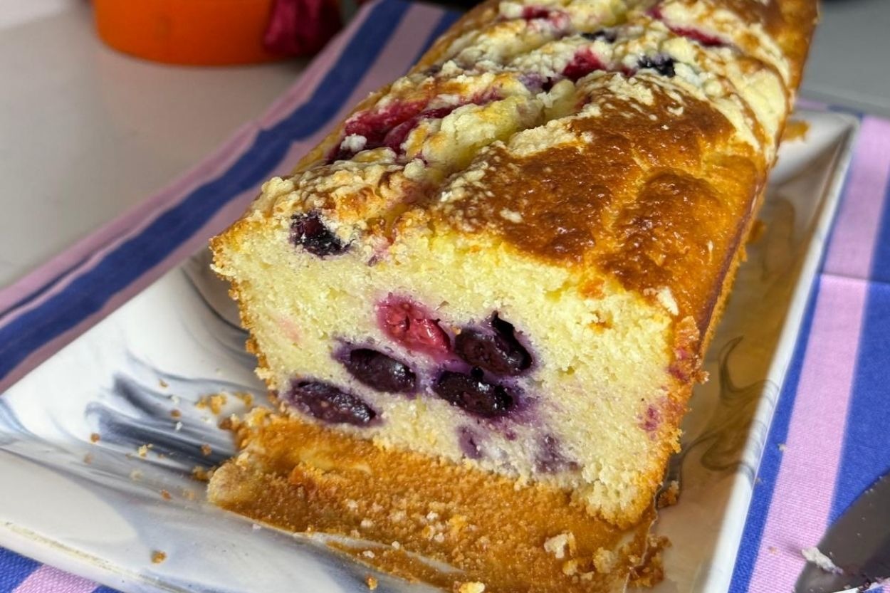 Pastane Usulü: Yaban Mersinli Crumble Kek