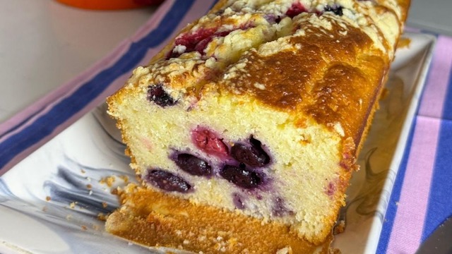 Pastane Usulü: Yaban Mersinli Crumble Kek