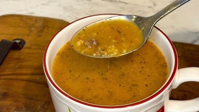 Bol Aromalı: Naneli Kıymalı Tarhana Çorbası