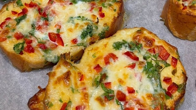 Rengarenk: Kahvaltıya Biberli Ekmek