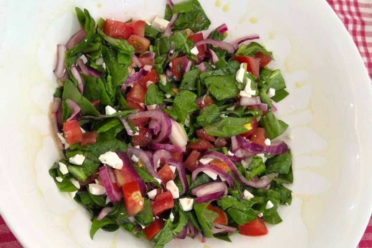 Ege Esintili: Kuzukulağı ve Beyaz Peynirli Salata