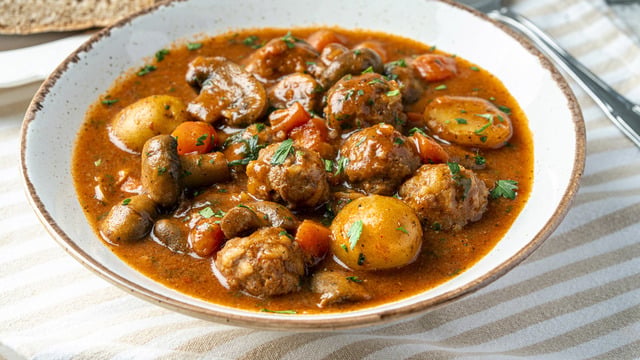 Ekmek Bandırır: Mantarlı Sulu Köfte