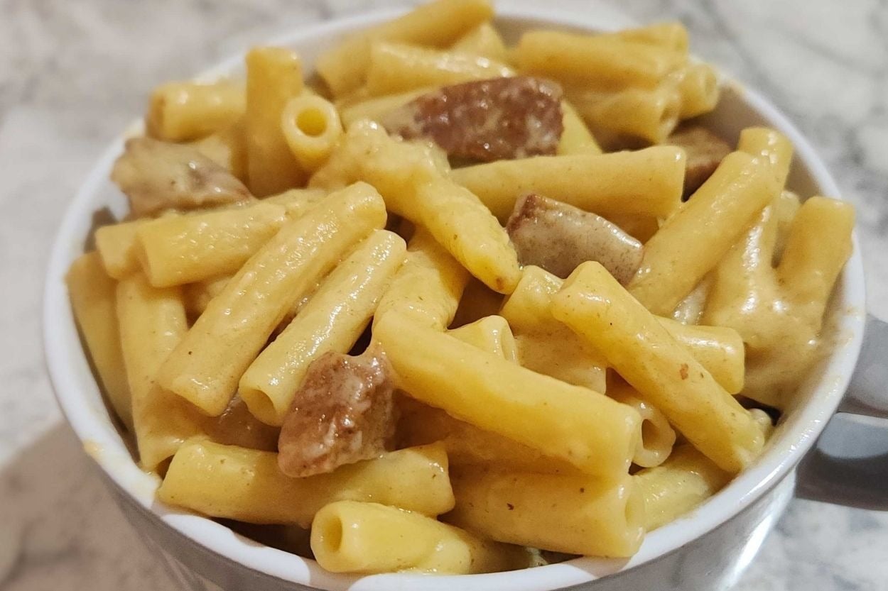 Sosunda Pişen: Kremalı Köfteli Makarna