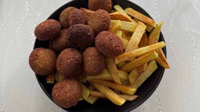 Emir'in Tarifi: Sarımsaklı Ev Yapımı Falafel