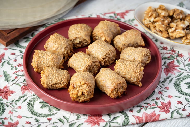 Pirinç Yufkasından Cevizli Tahinli Kuru Baklava Tarifi
