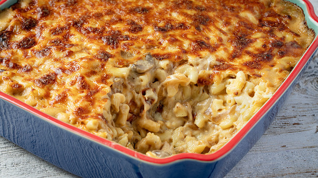 Üzeri Kızarmış: Karamelize Soğanlı Mantarlı Mac and Cheese