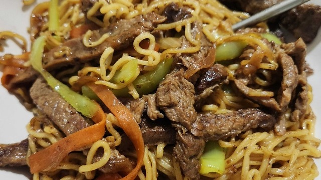 Asya Usulü: Soya Soslu Sebzeli Hazır Noodle