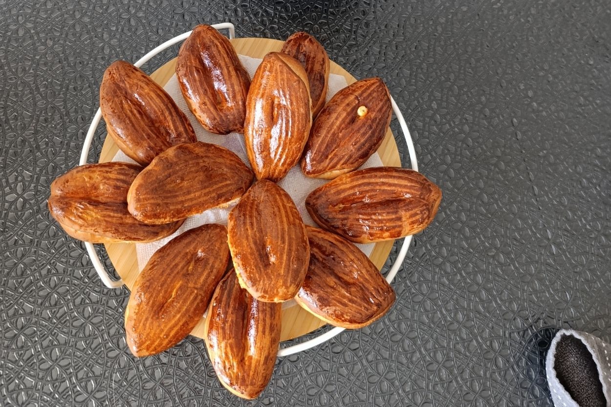 Eliz'in Tarifi: Ev Yapımı Pastane Poğaçası