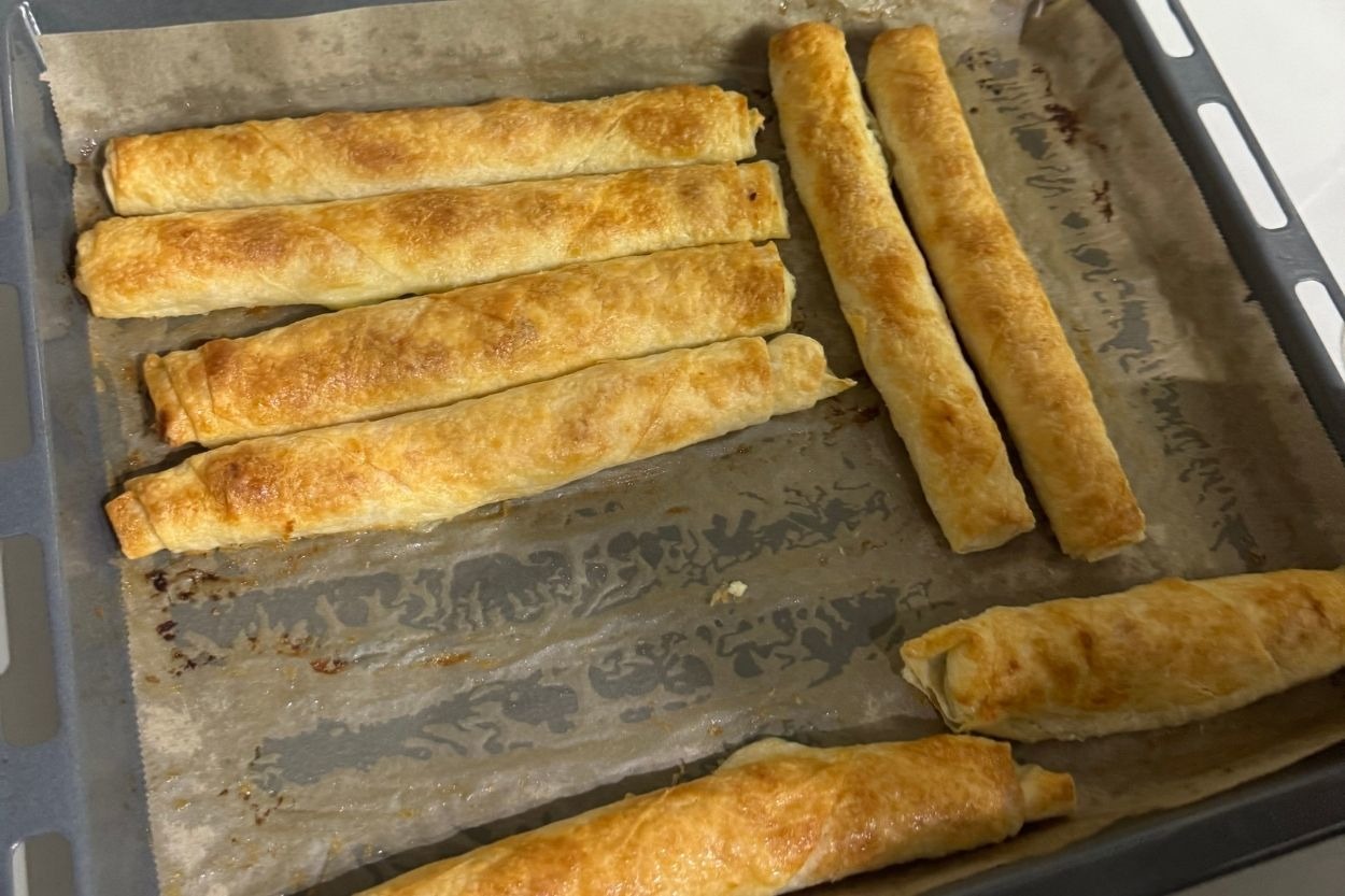 Emir'in Tarifi: Fırında Peynirli Rulo Börek