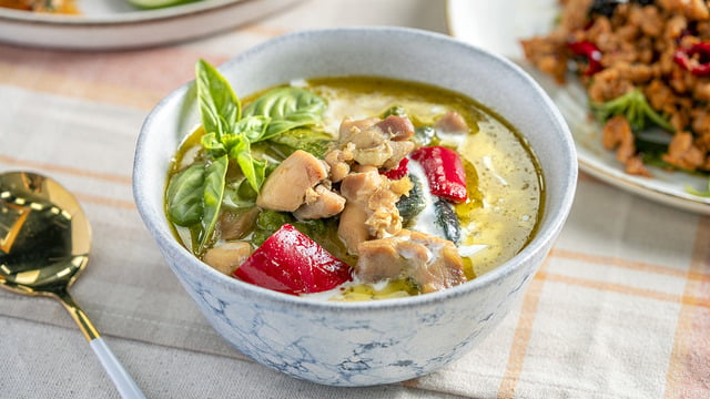 Tayland Rüzgarı: Green Curry Tavuk (Gaeng Kiew Waan)