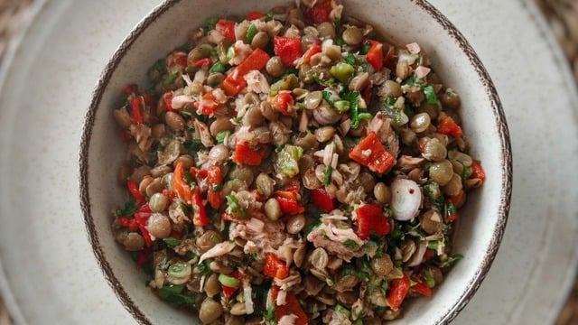 Protein Deposu: Ton Balıklı Yeşil Mercimek Salatası
