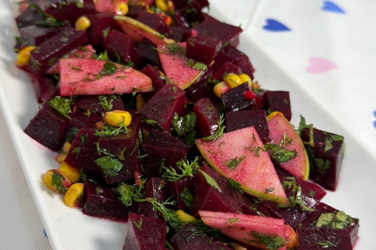Meze Tadında: Rengarenk Pancar Salatası