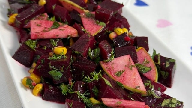 Meze Tadında: Rengarenk Pancar Salatası