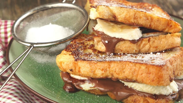 Ekmek Arası Lezzet: Muzlu, Çikolatalı Tost