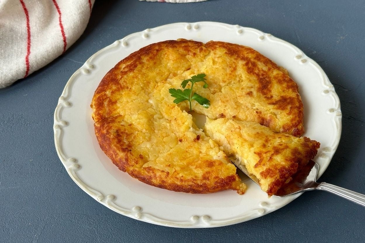 Evdeki Malzemelerle: Kaşarlı Patates Tava