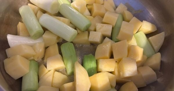 patatesli-pirasa-yemegi-asama2