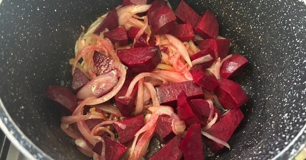 zeytinyagli-pancar-yemegi-asama2