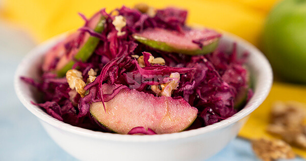yesil-elmali-lahana-salatasi-asama5-yemekcom