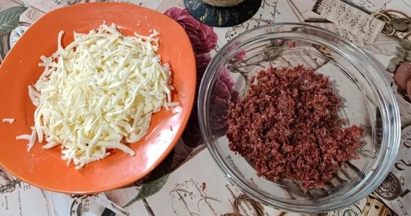 sucuklu-kasarli-pogaca-asama2