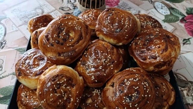 Eliz'in Tarifi: Sucuklu Kaşarlı Poğaça