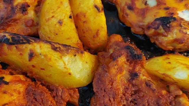 Altın Renkli: Pratik Soslu Fırında Tavuk