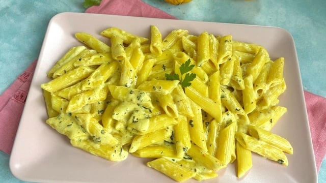 Zerdeçallı Fesleğenli: Tavuk Dünyası Makarnası