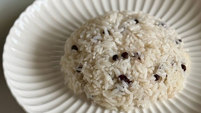 Tam Ölçülü: Kuş Üzümlü Pirinç Pilavı