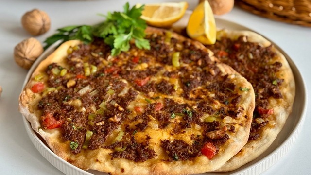 Antep'te Meşhur: Cevizli Lahmacun