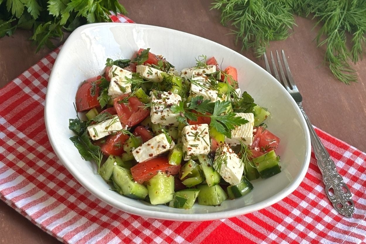 Ferahlatıcı: Peynir Salatası