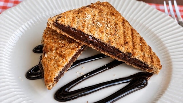 Mutluluk Dilimleri: Çikolatalı Tost