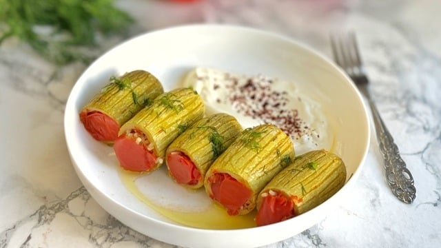 Tam Ölçülü: Kıymalı Kabak Dolması