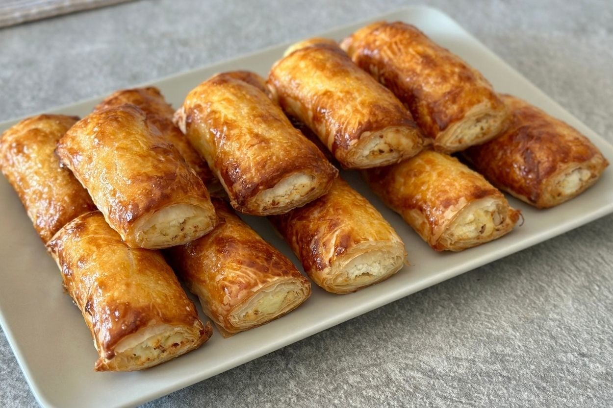 Kat Kat: Baklava Yufkasından Peynirli Börek