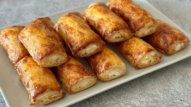 Kat Kat: Baklava Yufkasından Peynirli Börek
