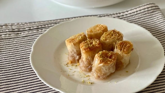 Baklavalık Yufkadan: Oturtma Tatlısı