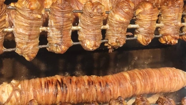 İzmir En İyi Kokoreççiler: İzmir'deki En Meşhur 10 Kokoreç Mekanı
