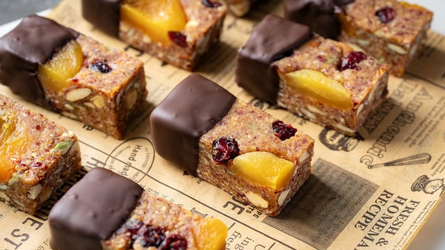 Açlığı Bastırır: Ev Yapımı Granola Bar
