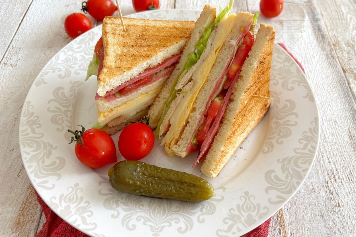 İçinde Yok Yok: Club Sandwich (Kulüp Sandviç)