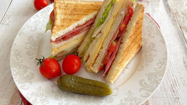 İçinde Yok Yok: Club Sandwich (Kulüp Sandviç)