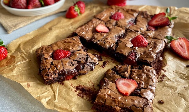 Kıvamı Muhteşem: 15 Dakikada Çilekli Brownie