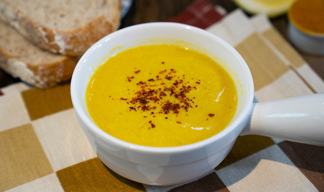 Başlangıca Yakışır: Zerdeçallı Mercimek Çorbası