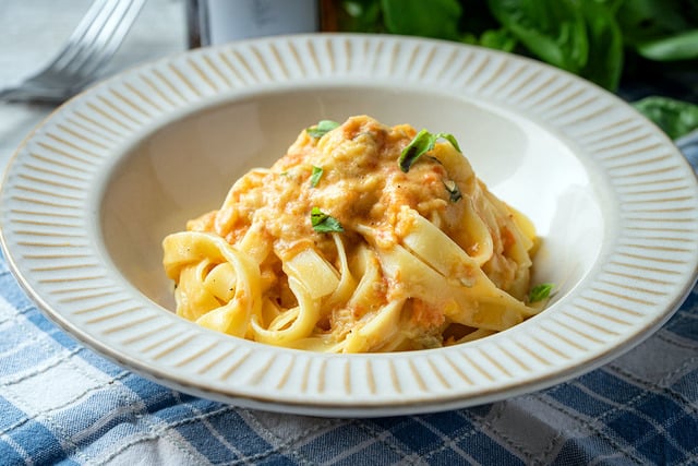 Köz Patlıcanlı Domatesli Fesleğenli Fettuccine Tarifi