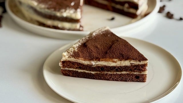 En Kolayı: Hazır Kekten Tiramisu