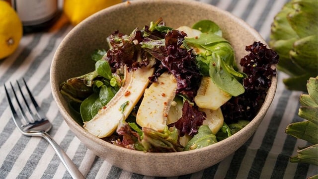 Sırrı Sosunda: Çiğ Enginar Salatası