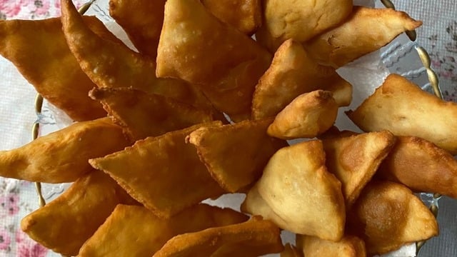 Kahvaltı Sofralarına: Evde Mayasız Hamur Kızartması
